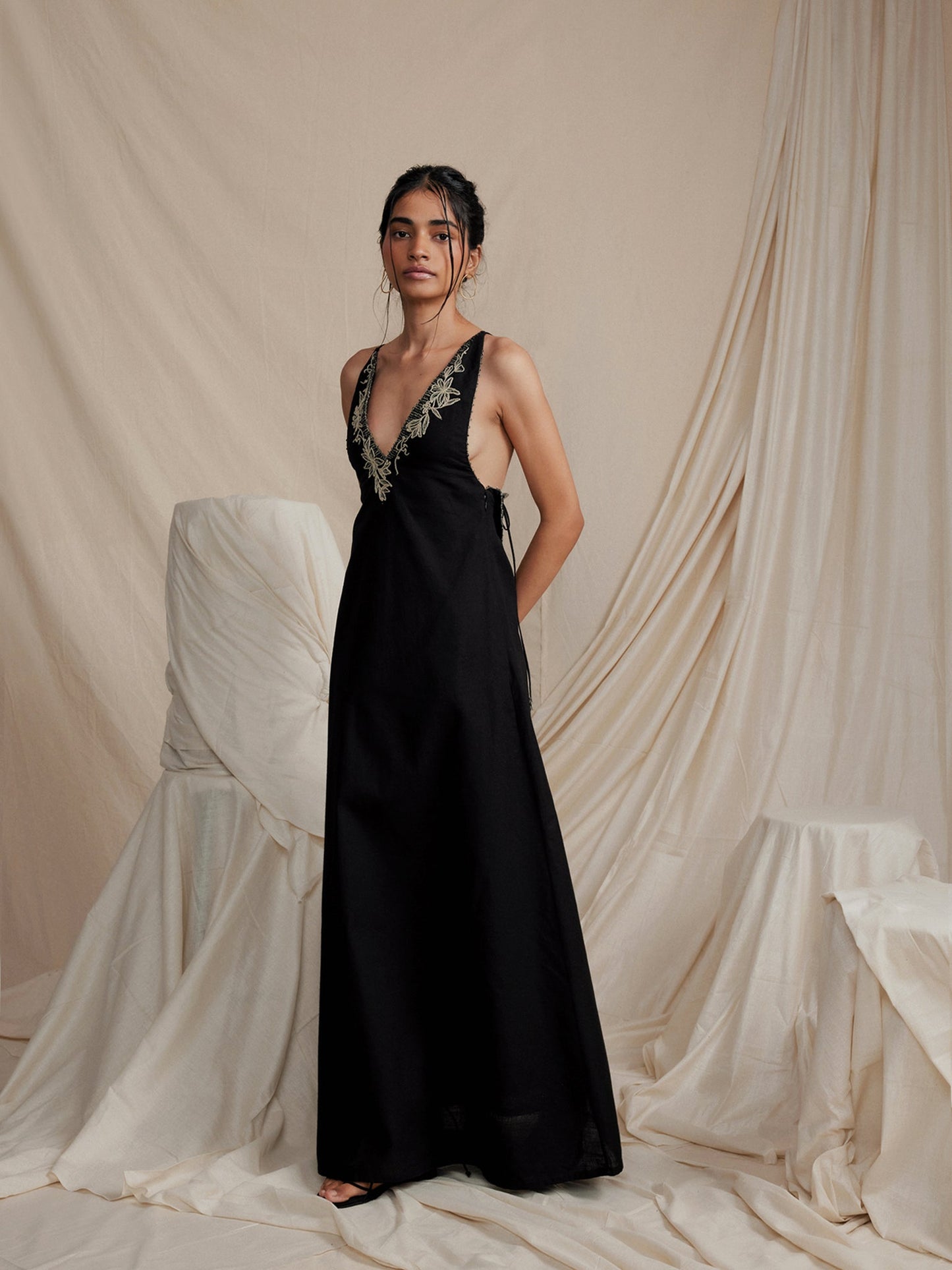 Sleeveless embroidered linen dress