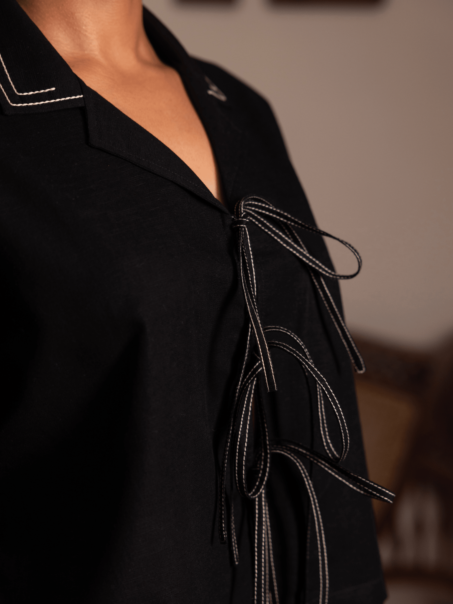 Women's luxury tie-front cropped shirt in premium fabric